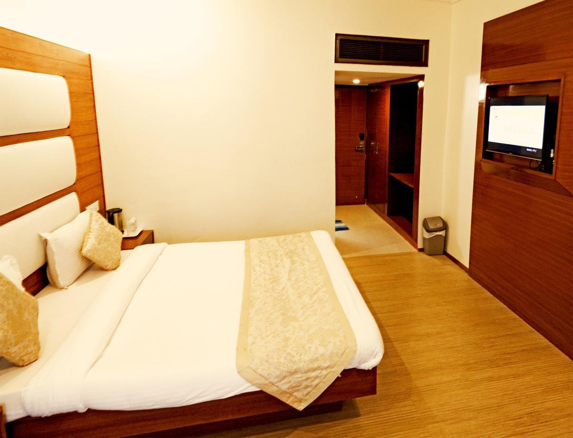 Royal Jardin Whistling Pines Resort Shimla Exterior foto