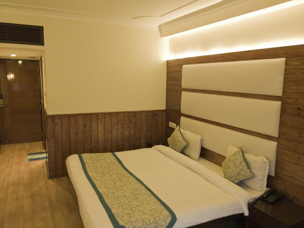 Royal Jardin Whistling Pines Resort Shimla Exterior foto