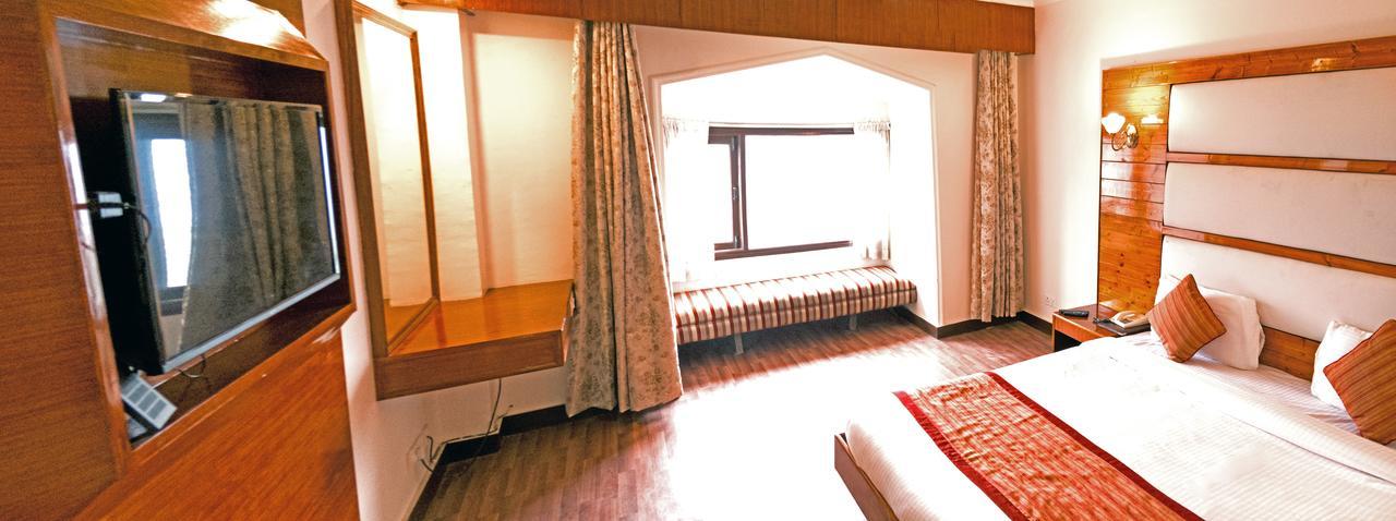 Royal Jardin Whistling Pines Resort Shimla Exterior foto