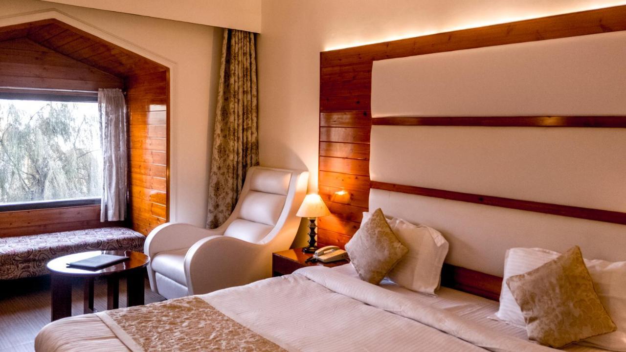 Royal Jardin Whistling Pines Resort Shimla Exterior foto